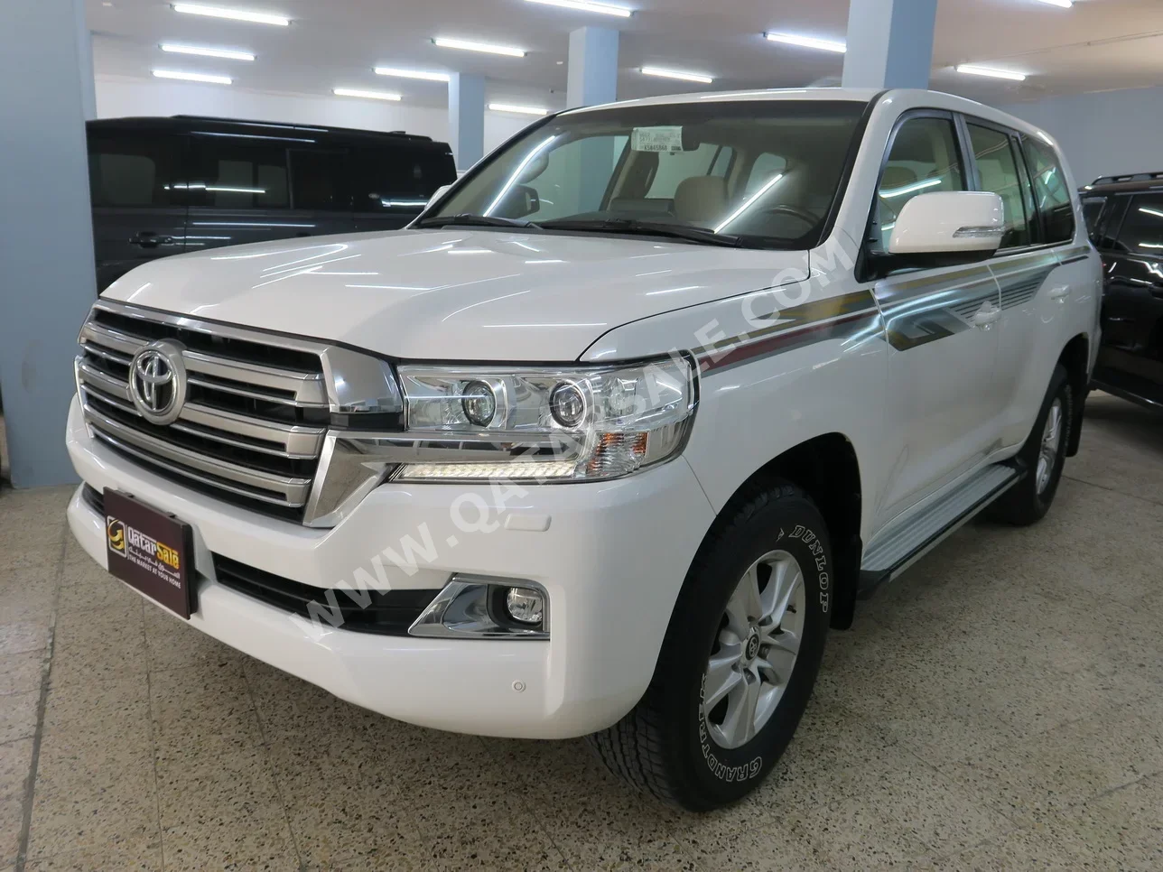 تويوتا  لاند كروزر  جي اكس ار  2019  اوتوماتيك  4,000 كم  8 سلندر  دفع رباعي  اس يو في  أبيض