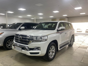 تويوتا  لاند كروزر  جي اكس ار  2018  اوتوماتيك  133,000 كم  8 سلندر  دفع رباعي  اس يو في  أبيض