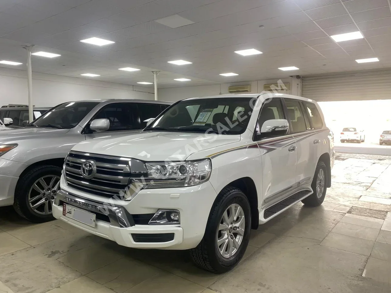 تويوتا  لاند كروزر  جي اكس ار  2018  اوتوماتيك  133,000 كم  8 سلندر  دفع رباعي  اس يو في  أبيض