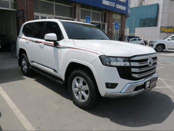 تويوتا  لاند كروزر  جي اكس ار توين توربو  2025  اوتوماتيك  23,000 كم  6 سلندر  دفع رباعي  اس يو في  أبيض  تحت الضمان