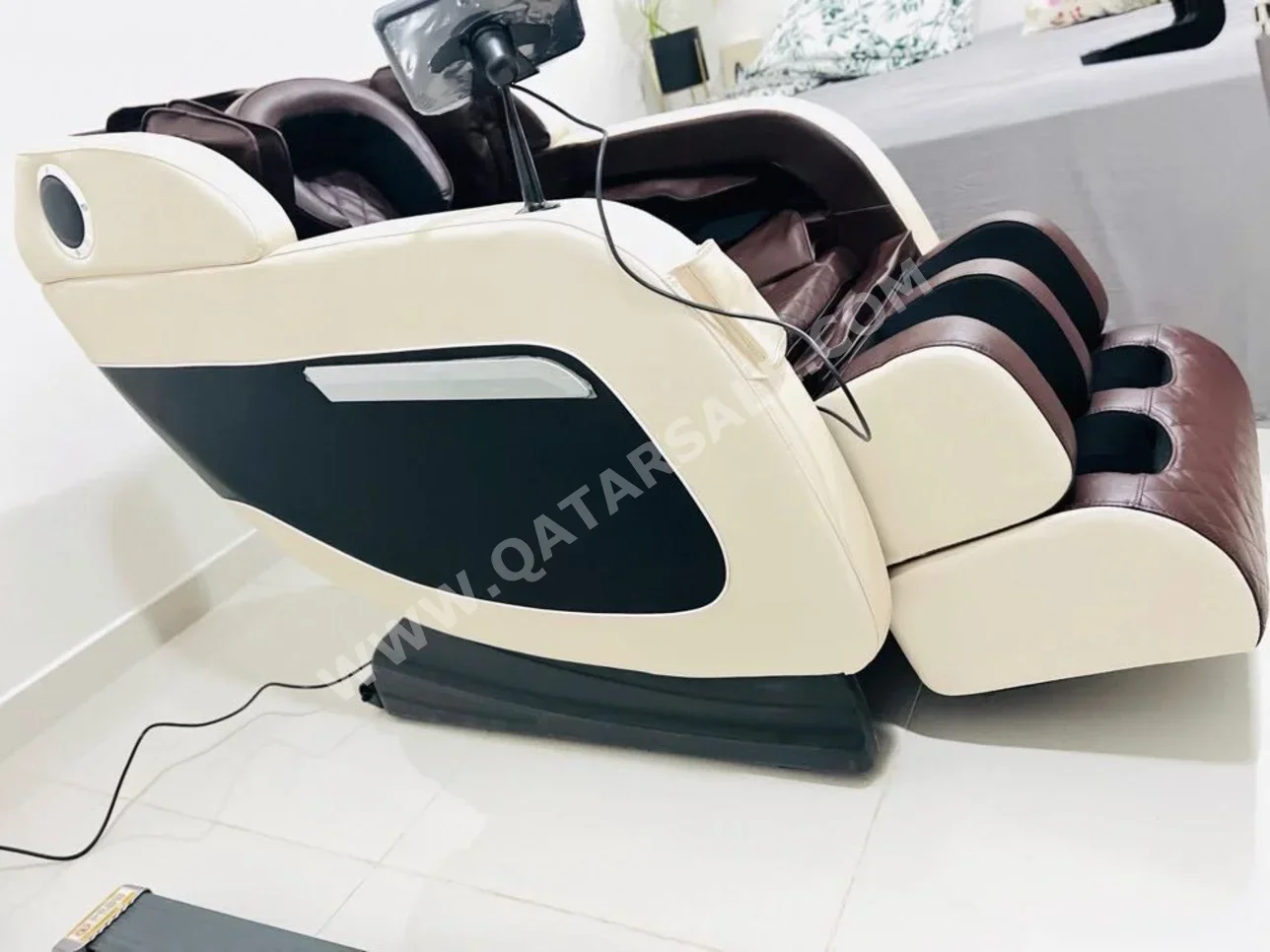 كرسي التدليك ليكون  أبيض  الصين  m8  كل الجسم  رباعي الأبعاد