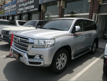 تويوتا  لاند كروزر  جي اكس ار  2018  اوتوماتيك  147,000 كم  8 سلندر  دفع رباعي  اس يو في  رمادي