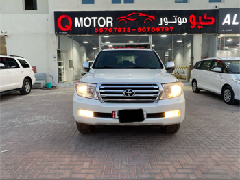 Toyota  Land Cruiser  GXR  2011  Automatic  314,000 Km  8 Cylinder  Four Wheel Drive (4WD)  SUV  White