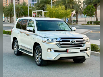 Toyota  Land Cruiser  VXS  2016  Automatic  220,000 Km  8 Cylinder  Four Wheel Drive (4WD)  SUV  White