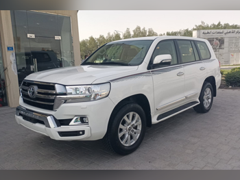 تويوتا  لاند كروزر  جي اكس ار  2019  اوتوماتيك  193,000 كم  6 سلندر  دفع رباعي  اس يو في  أبيض