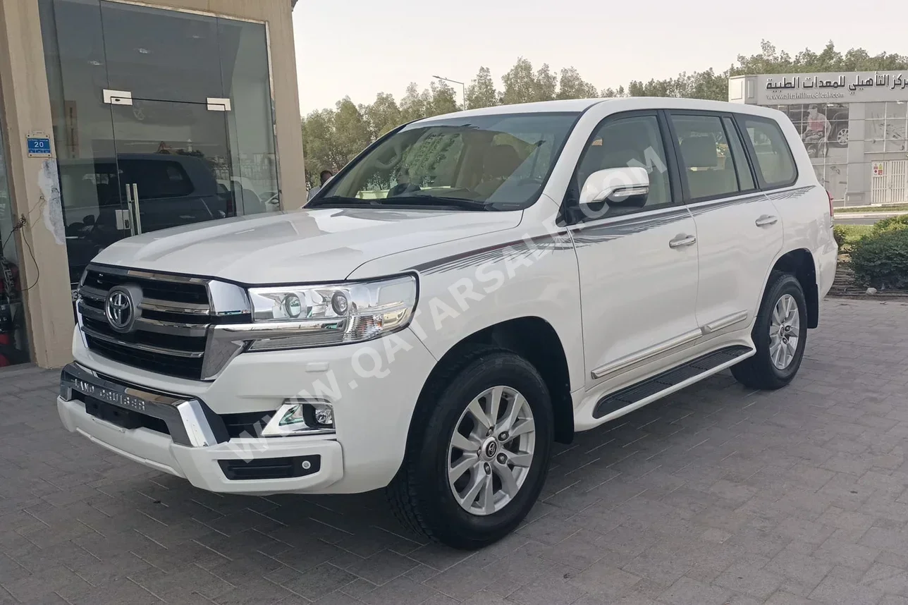 تويوتا  لاند كروزر  جي اكس ار  2019  اوتوماتيك  193,000 كم  6 سلندر  دفع رباعي  اس يو في  أبيض