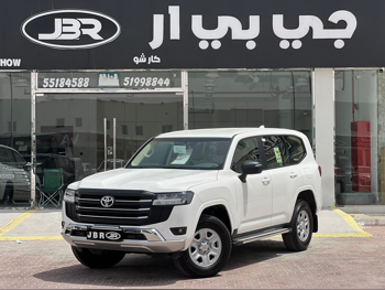 تويوتا  لاند كروزر  جي اكس  2025  اوتوماتيك  12,000 كم  6 سلندر  دفع رباعي  اس يو في  أبيض  تحت الضمان