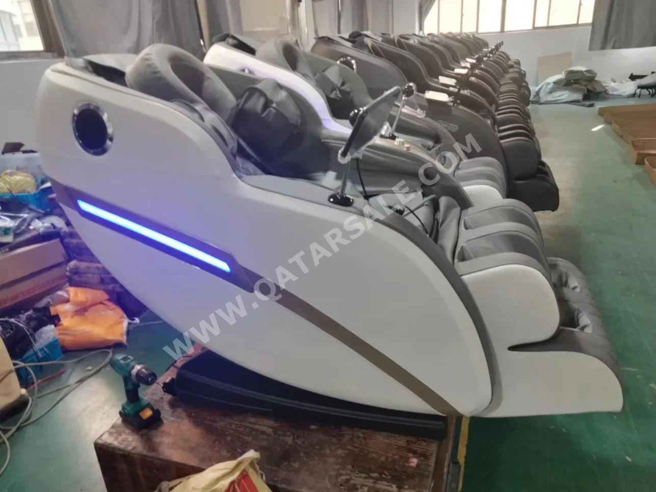 كرسي التدليك اللون البيج