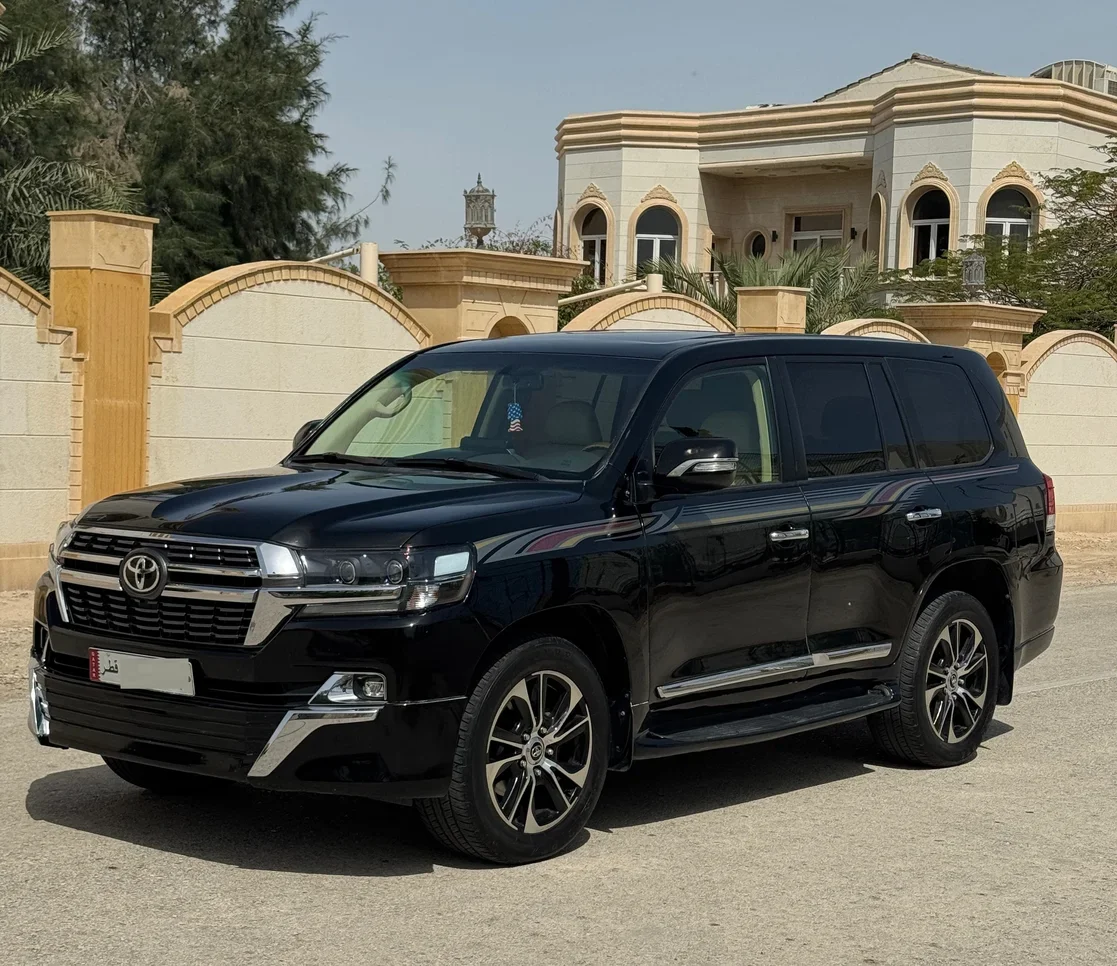 تويوتا  لاند كروزر  جي اكس ار  2017  اوتوماتيك  218,000 كم  6 سلندر  دفع رباعي  اس يو في  أسود