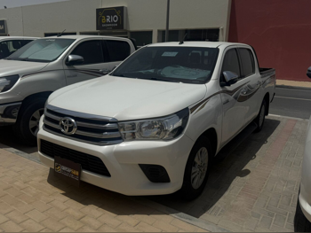 Toyota  Hilux  SR5  2019  Automatic  200,000 Km  4 Cylinder  Four Wheel Drive (4WD)  Pick Up  White