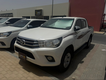 Toyota  Hilux  SR5  2017  Manual  170,000 Km  4 Cylinder  Four Wheel Drive (4WD)  Pick Up  White