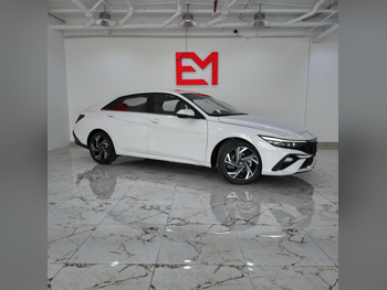 هيونداي  النترا  2025  اوتوماتيك  300 كم  4 سلندر  سحب امامي  سيدان  أبيض  تحت الضمان