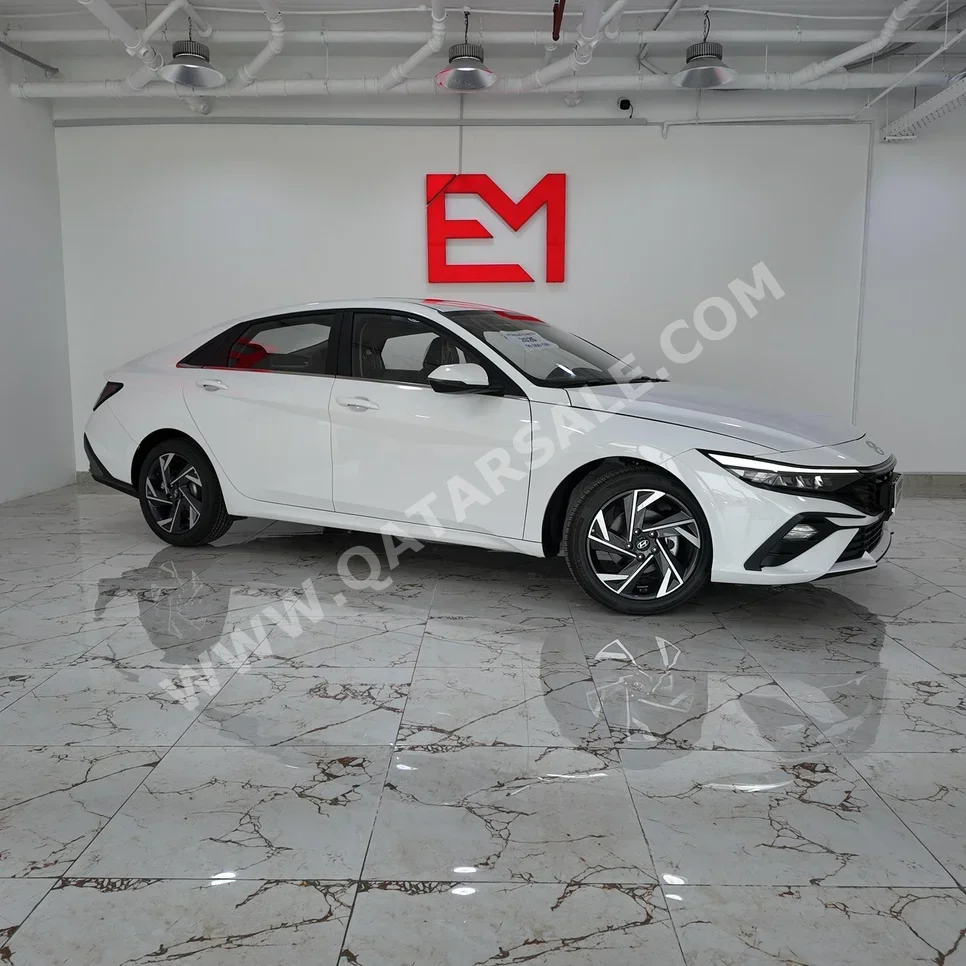هيونداي  النترا  2025  اوتوماتيك  300 كم  4 سلندر  سحب امامي  سيدان  أبيض  تحت الضمان