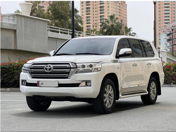 تويوتا  لاند كروزر  في اكس ار  2019  اوتوماتيك  216,000 كم  8 سلندر  دفع رباعي  اس يو في  أبيض