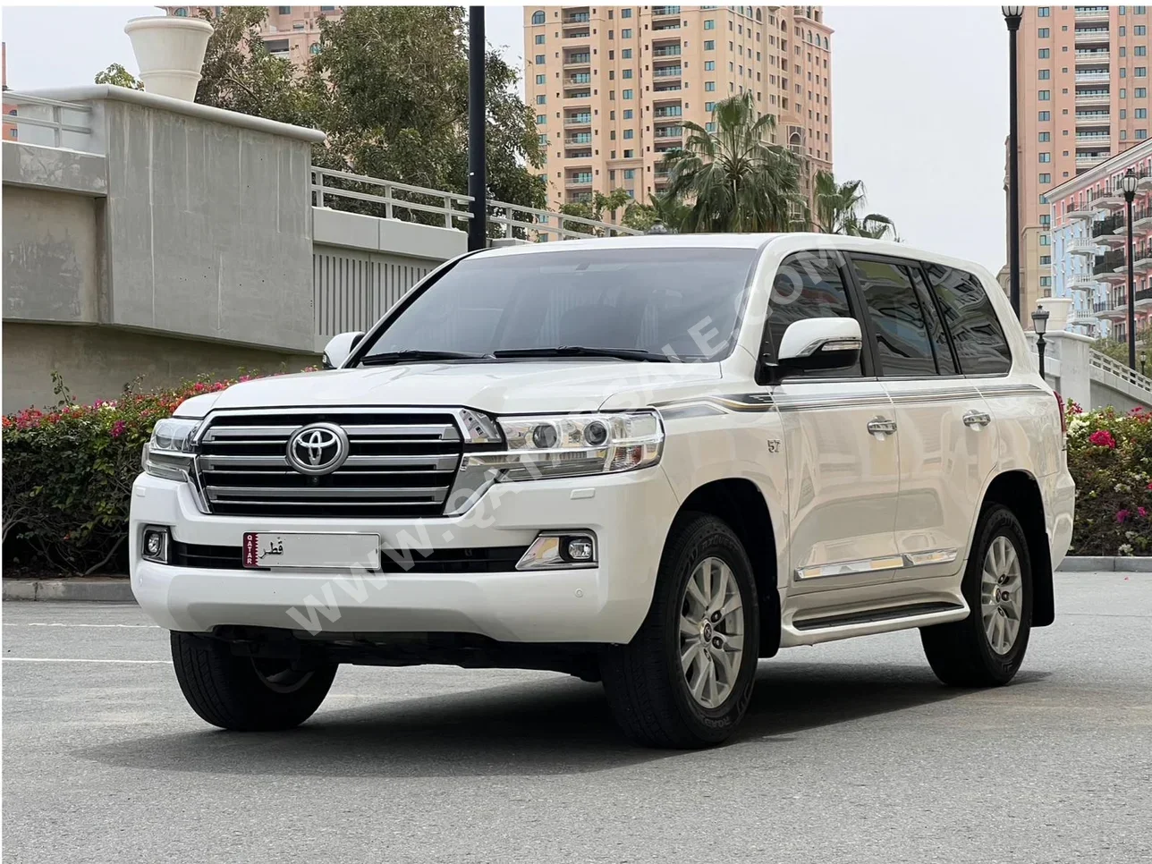 Toyota  Land Cruiser  VXR  2019  Automatic  216,000 Km  8 Cylinder  Four Wheel Drive (4WD)  SUV  White