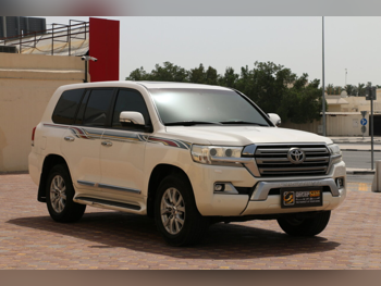 تويوتا  لاند كروزر  جي اكس ار  2016  اوتوماتيك  216,000 كم  8 سلندر  دفع رباعي  اس يو في  أبيض