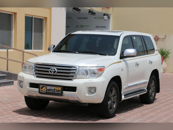 تويوتا  لاند كروزر  في اكس ار  2015  اوتوماتيك  300,000 كم  8 سلندر  دفع رباعي  اس يو في  أبيض