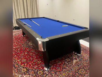 ازرق  طاولة بلياردو