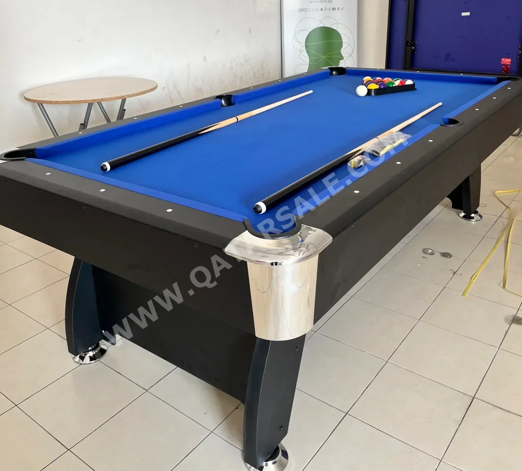 ازرق  طاولة بلياردو