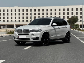 بي ام دبليو  الفئة - اكس  اكس5 50 اي  2016  اوتوماتيك  154,000 كم  8 سلندر  دفع كلي مستمر  اس يو في  أبيض