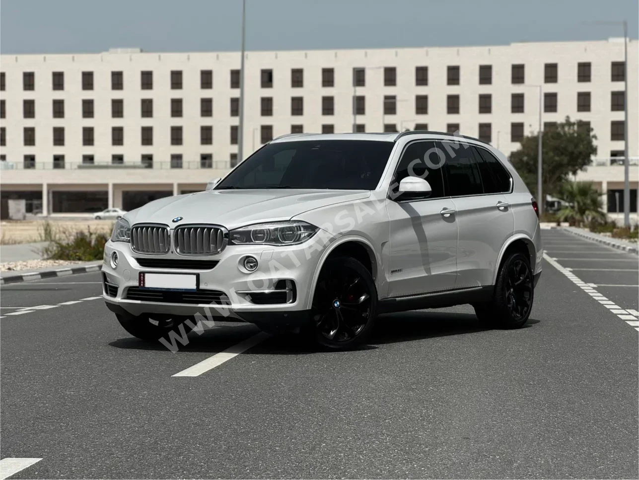 بي ام دبليو  الفئة - اكس  اكس5 50 اي  2016  اوتوماتيك  154,000 كم  8 سلندر  دفع كلي مستمر  اس يو في  أبيض