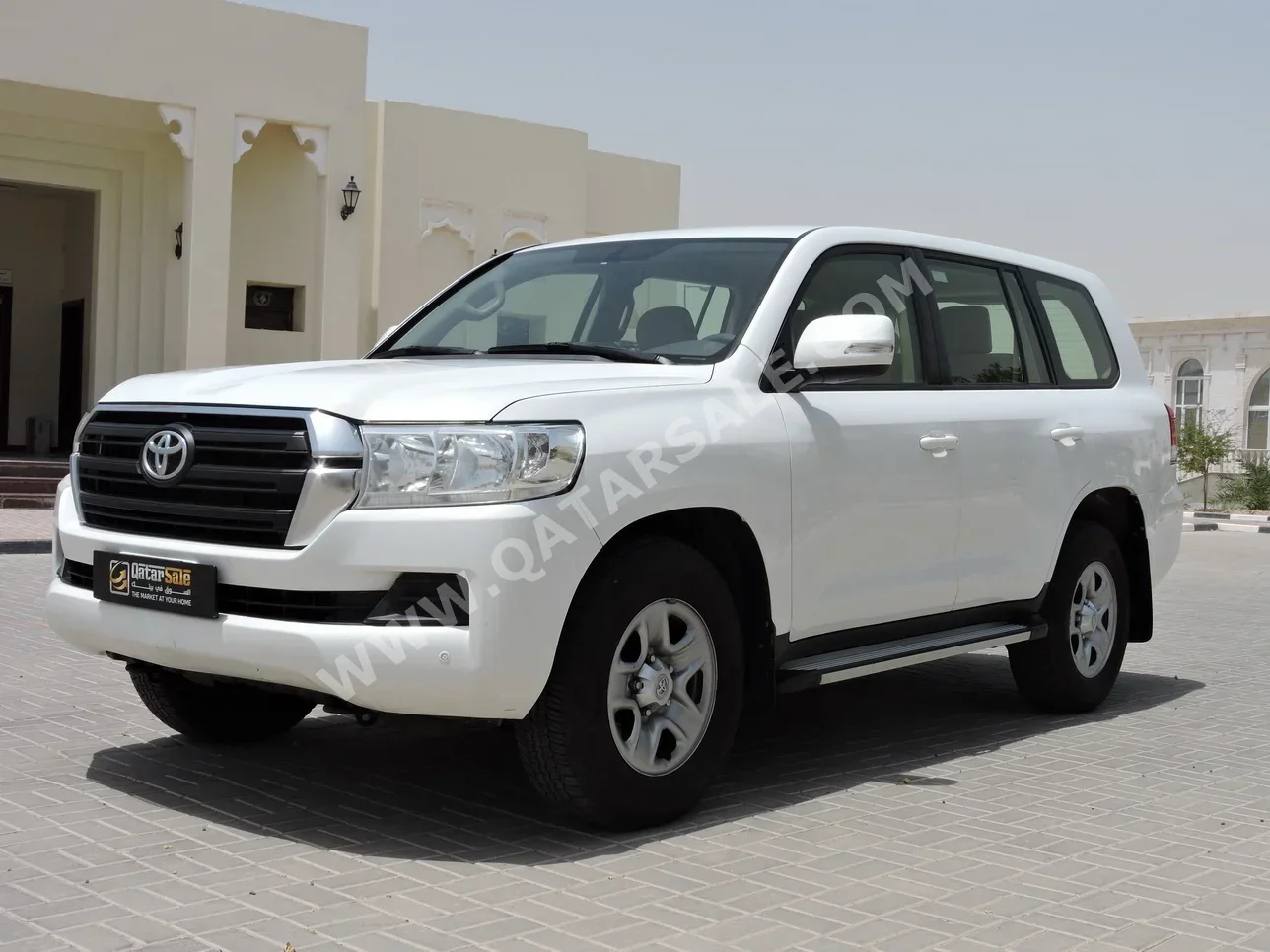 تويوتا  لاند كروزر  جي اكس  2021  اوتوماتيك  95,000 كم  6 سلندر  دفع رباعي  اس يو في  أبيض