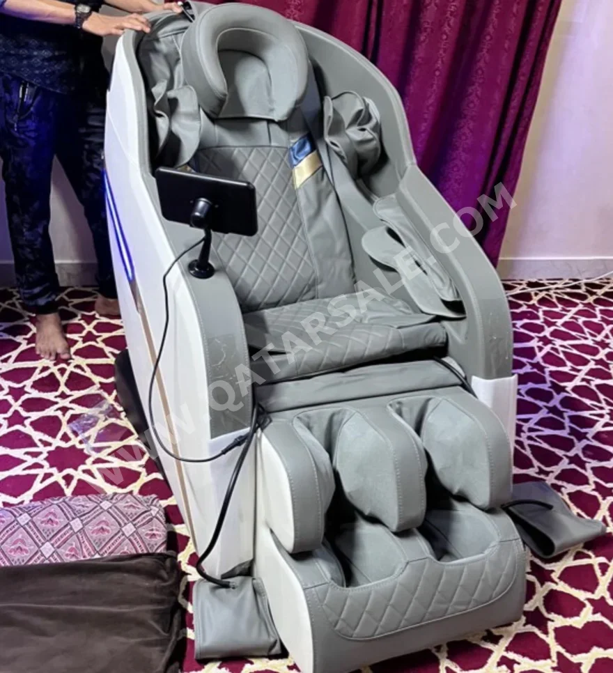 كرسي التدليك اللون البيج