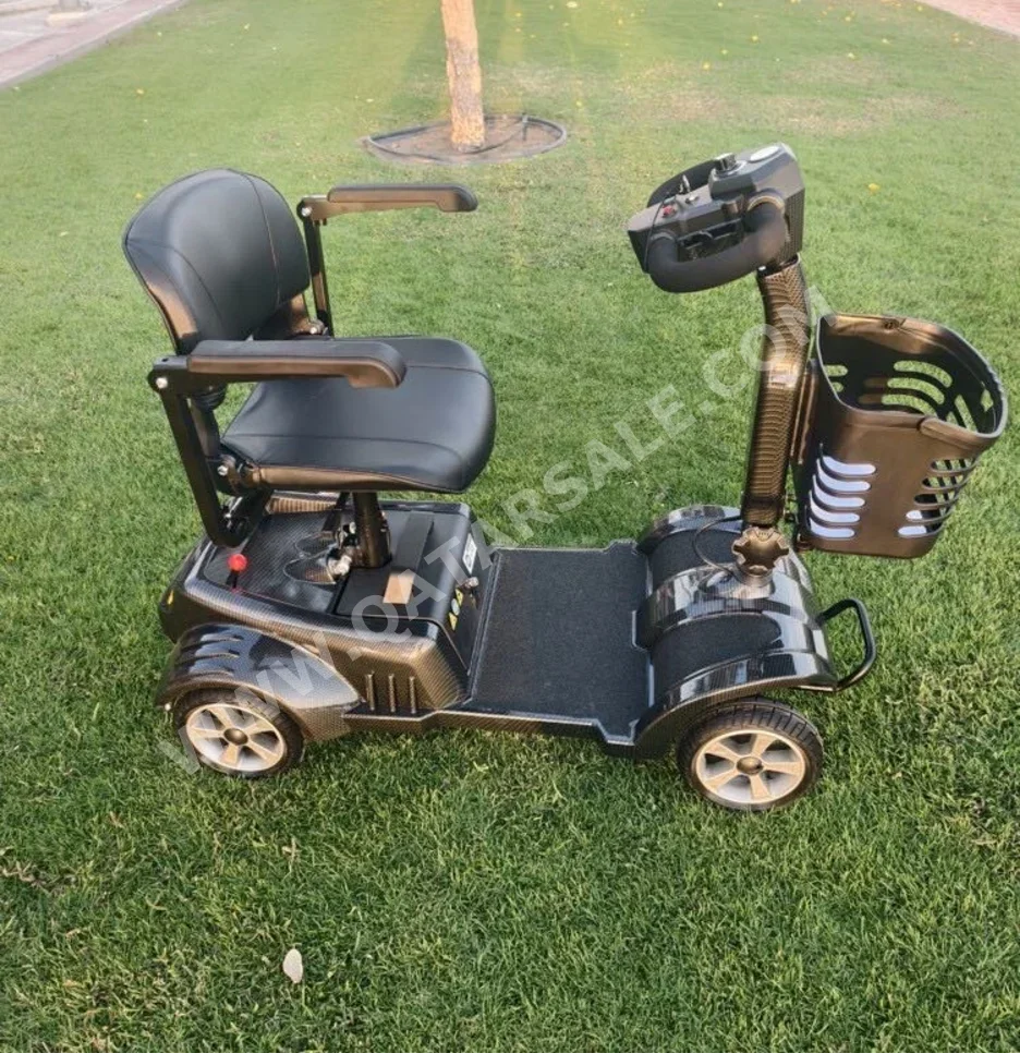 سكوترات - أسود