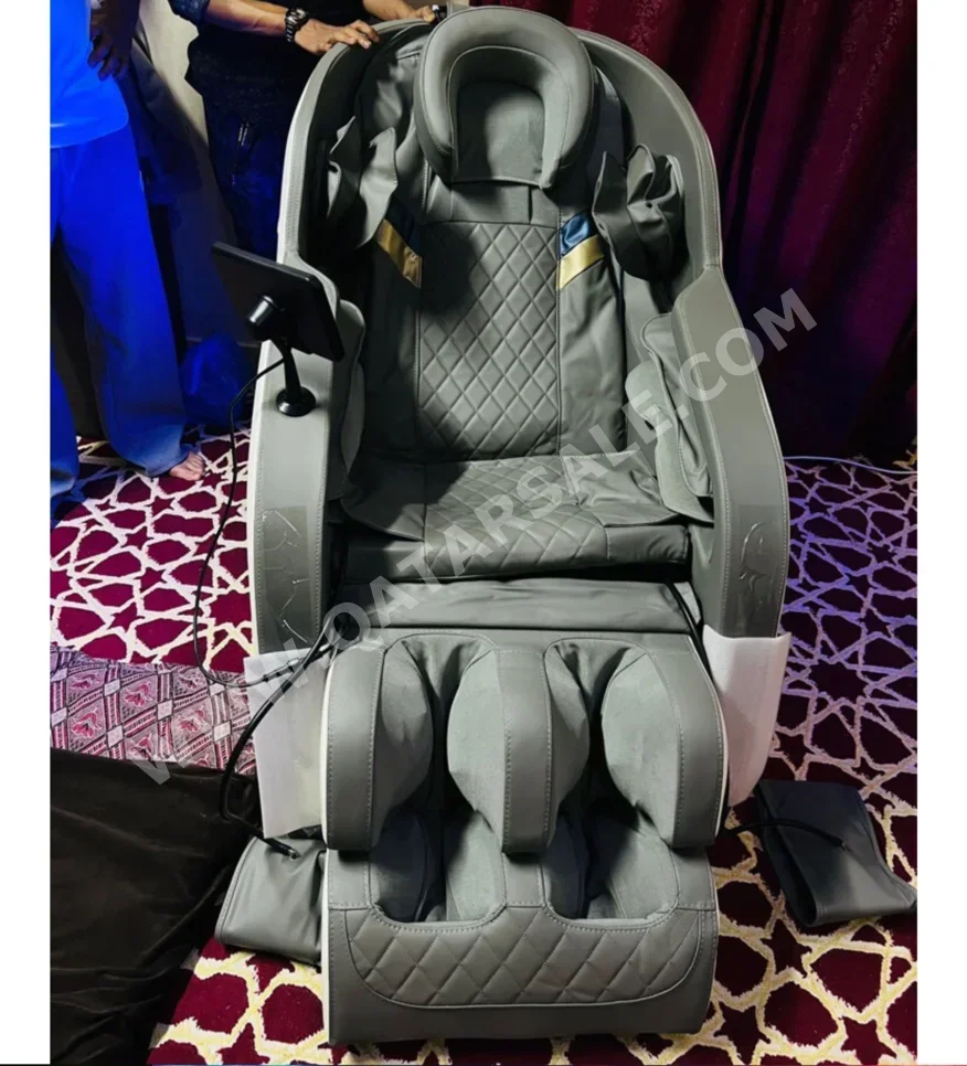 كرسي التدليك اللون البيج