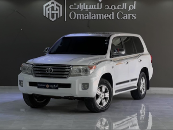 Toyota  Land Cruiser  VXR  2013  Automatic  313,000 Km  8 Cylinder  Four Wheel Drive (4WD)  SUV  White