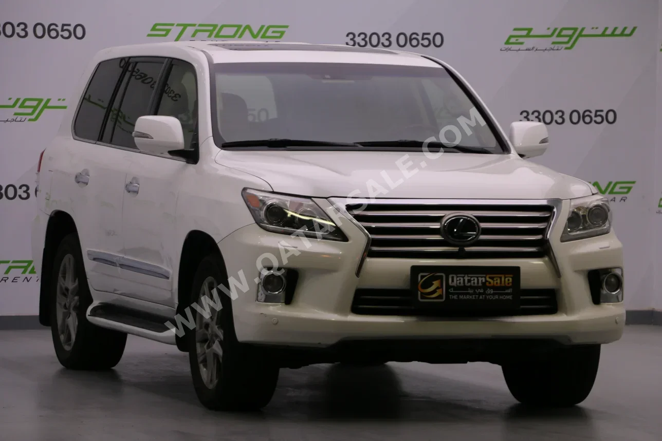 Lexus  LX  570  2013  Automatic  211,000 Km  8 Cylinder  Four Wheel Drive (4WD)  SUV  White