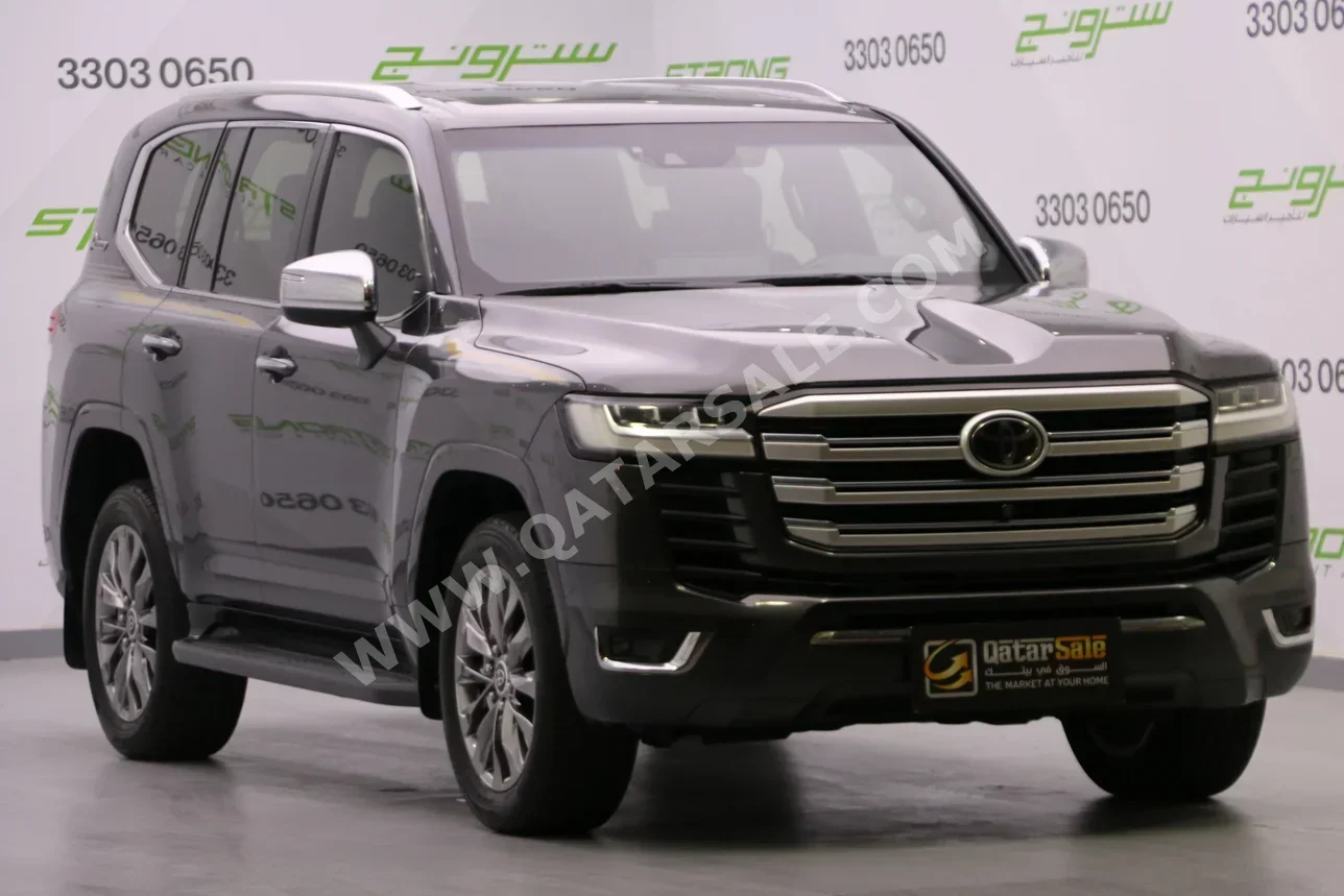 تويوتا  لاند كروزر  في اكس ار توين توربو  2022  اوتوماتيك  145,000 كم  6 سلندر  دفع رباعي  اس يو في  رمادي