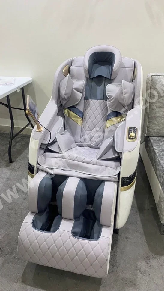 كرسي التدليك بيست مساج  أبيض  كل الجسم  رباعي الأبعاد