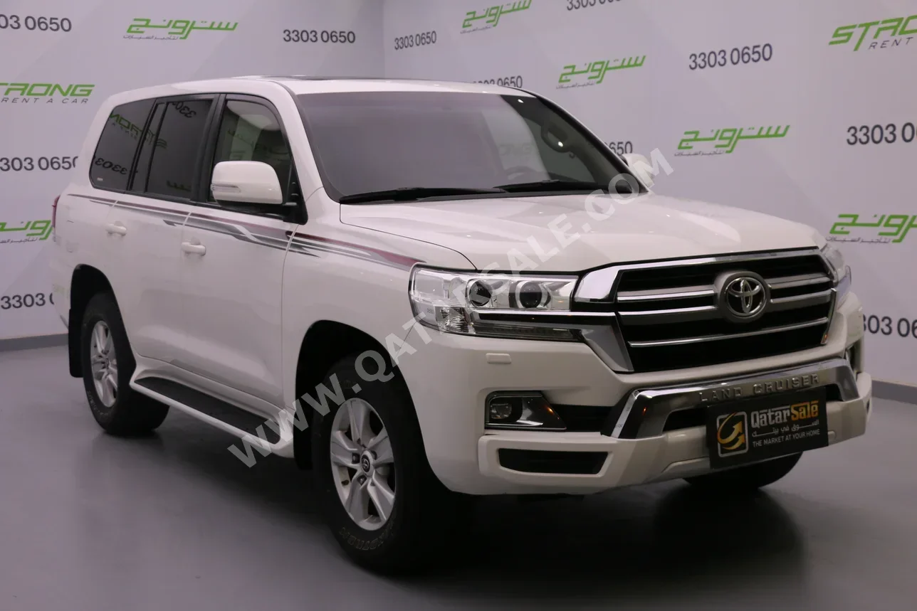 تويوتا  لاند كروزر  جي اكس ار  2020  اوتوماتيك  174,000 كم  6 سلندر  دفع رباعي  اس يو في  أبيض