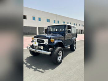 تويوتا  لاند كروزر  1984  عادي  80,000 كم  8 سلندر  دفع رباعي  اس يو في  أزرق غامق