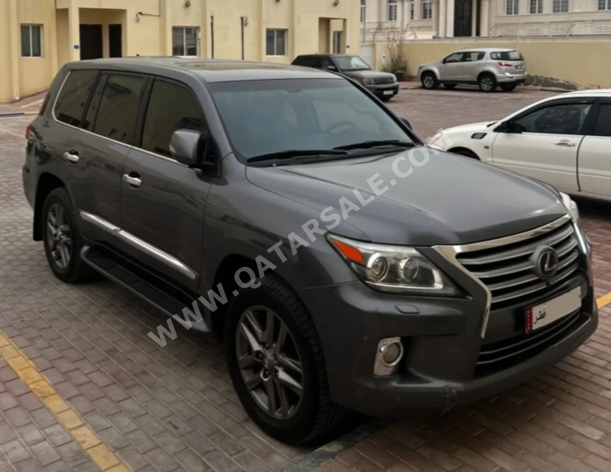 لكزس  ال اكس  570  2013  اوتوماتيك  422,535 كم  8 سلندر  دفع رباعي  اس يو في  رمادي غامق