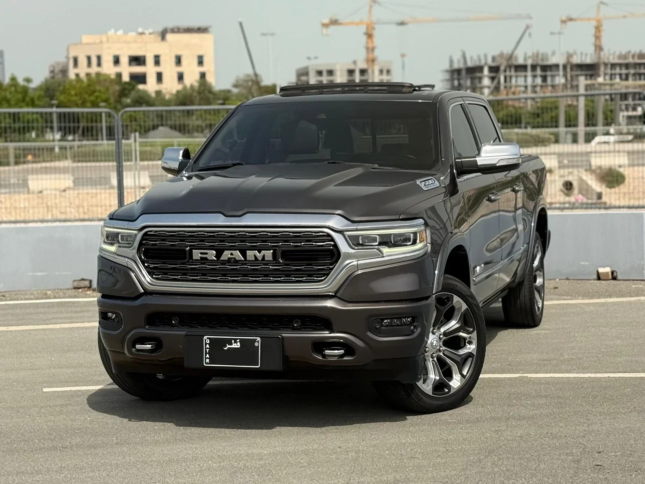 Dodge  Ram  Limited  2022  Automatic  19,900 Km  8 Cylinder  Four Wheel Drive (4WD)  Pick Up  Gray  With Warranty