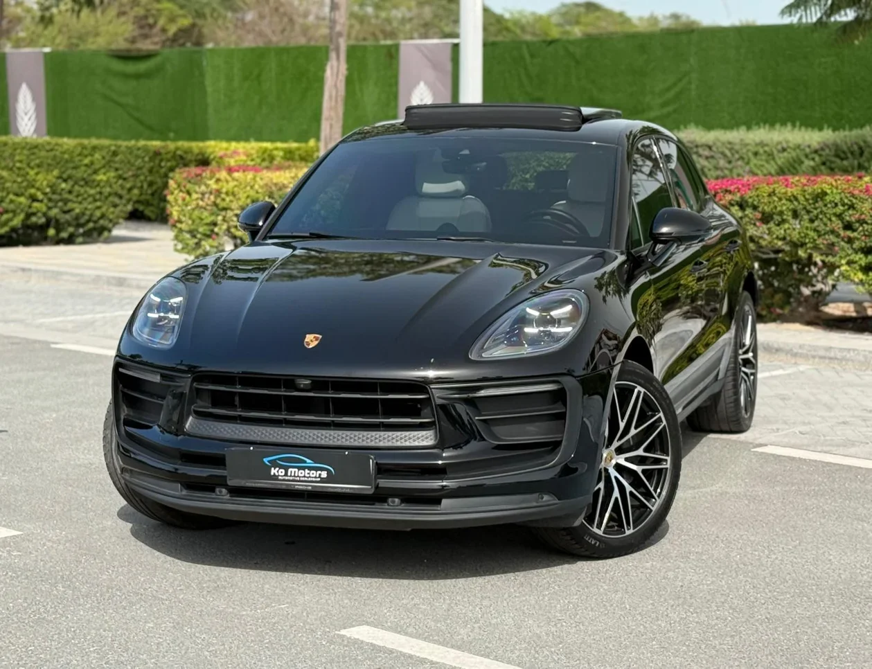 Porsche  Macan  2023  Automatic  89,000 Km  6 Cylinder  Four Wheel Drive (4WD)  SUV  Black  With Warranty