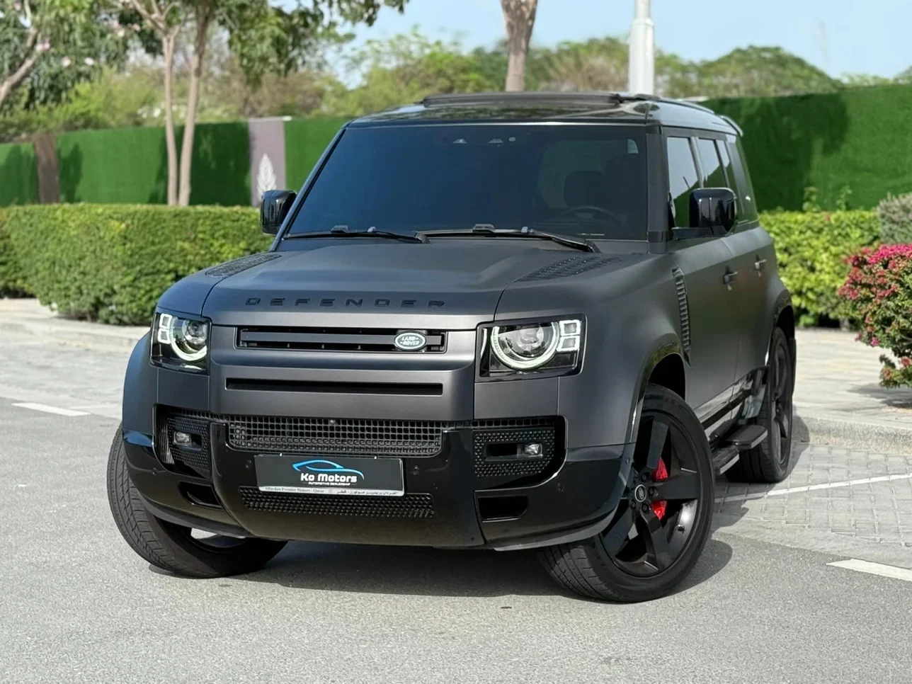 Land Rover  Defender  110 HSE  2023  Automatic  109,000 Km  6 Cylinder  Four Wheel Drive (4WD)  SUV  Black  With Warranty