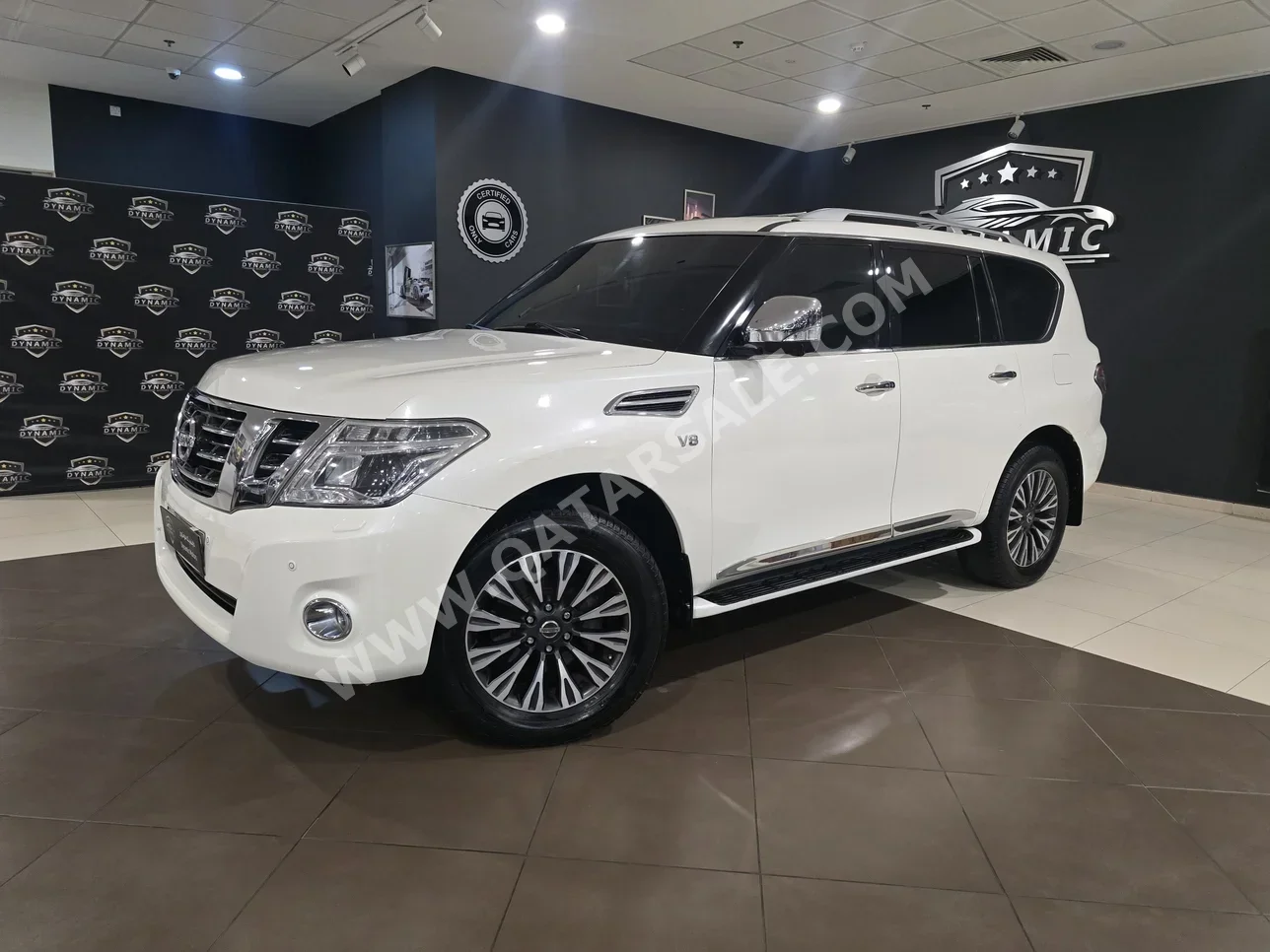 نيسان  باترول  بلاتنيوم  2014  اوتوماتيك  176,942 كم  8 سلندر  دفع رباعي  اس يو في  أبيض