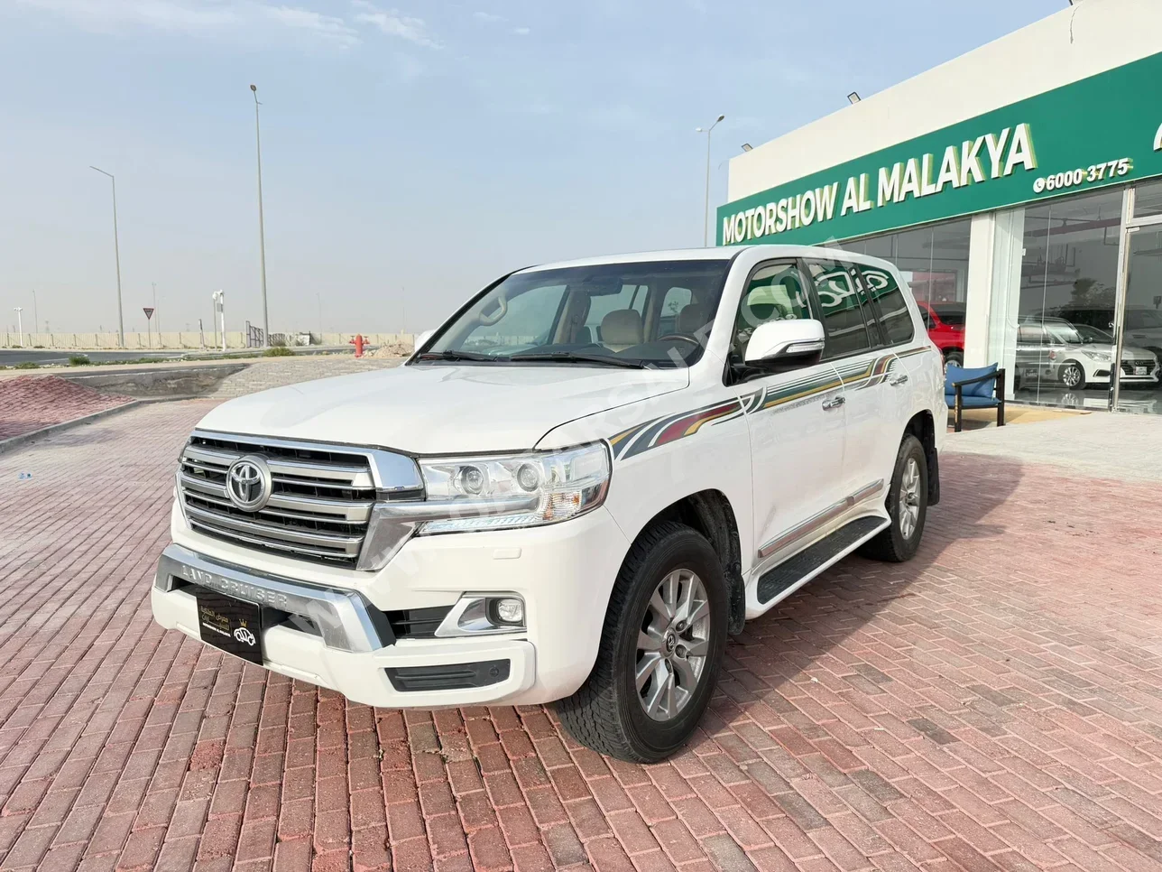 Toyota  Land Cruiser  GXR  2017  Automatic  255,000 Km  8 Cylinder  Four Wheel Drive (4WD)  SUV  White