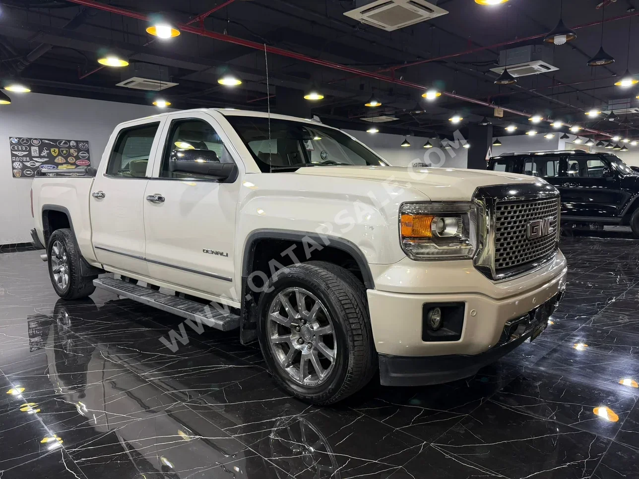 جي ام سي  سييرا  دينالي  2014  اوتوماتيك  199,000 كم  8 سلندر  دفع رباعي  بيكب  أبيض