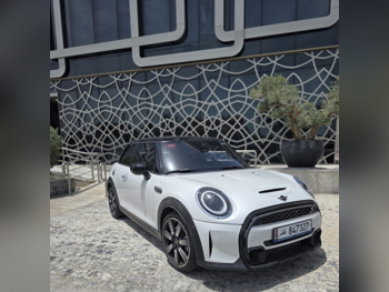 ميني  كوبر  اس  2024  اوتوماتيك  33,000 كم  4 سلندر  سحب امامي  هاتشباك  أبيض و أسود  تحت الضمان