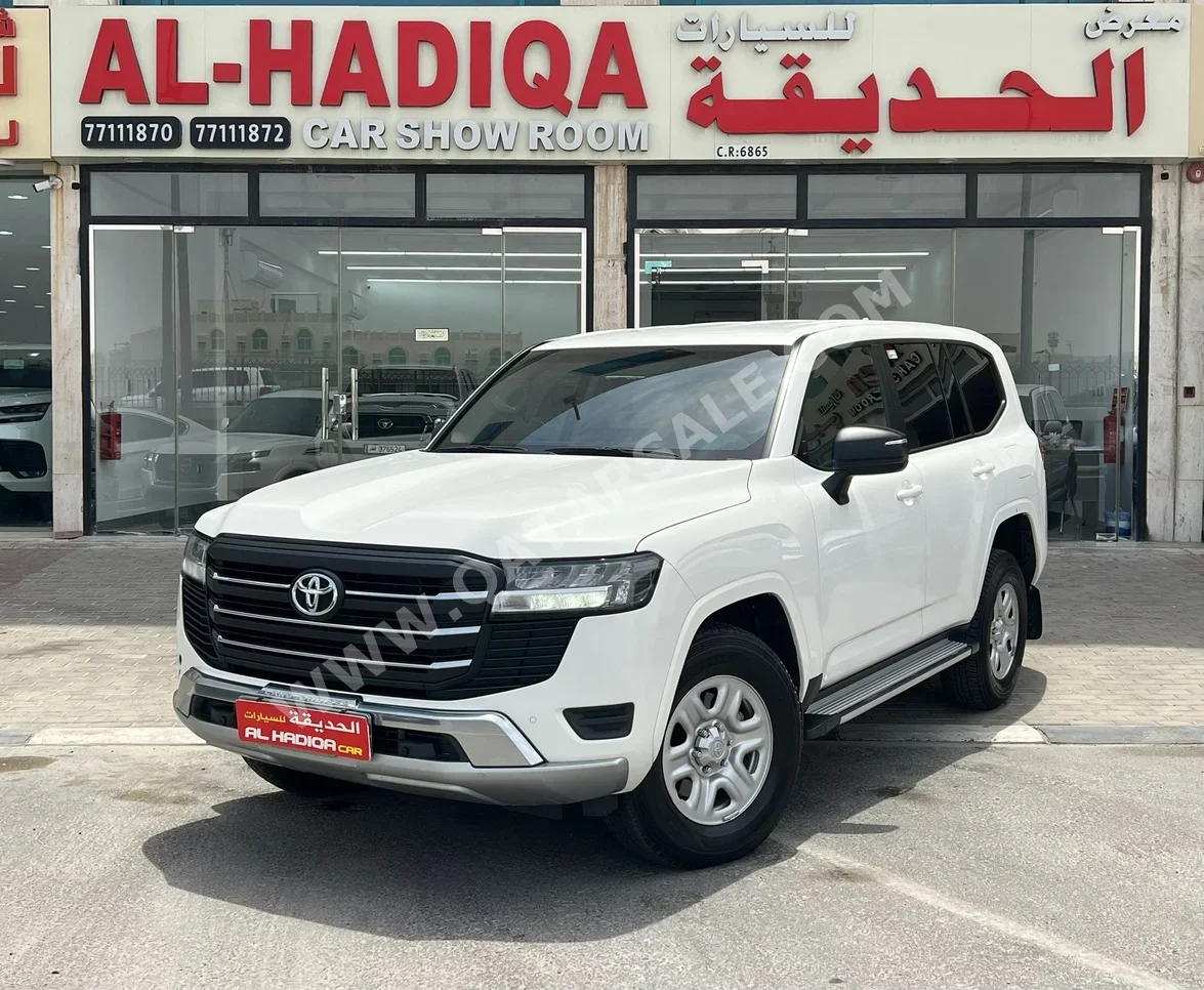 تويوتا  لاند كروزر  جي اكس  2023  اوتوماتيك  198,000 كم  6 سلندر  دفع رباعي  اس يو في  أبيض