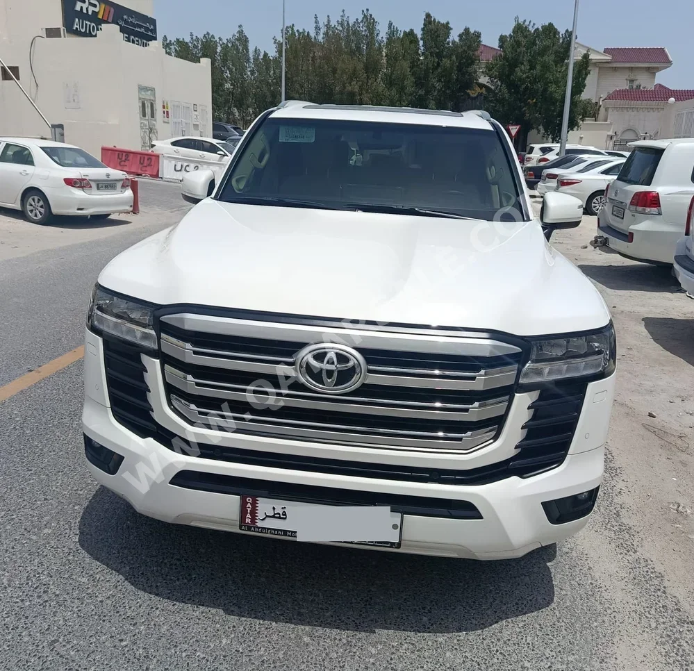 تويوتا  لاند كروزر  جي اكس ار توين توربو  2025  اوتوماتيك  26,000 كم  6 سلندر  دفع رباعي  اس يو في  أبيض  تحت الضمان