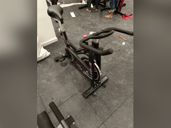 أجهزة اللياقة البدنية - دراجات التمرين