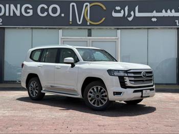 تويوتا  لاند كروزر  جي اكس ار توين توربو  2026  اوتوماتيك  0 كم  6 سلندر  دفع رباعي  اس يو في  أبيض  تحت الضمان