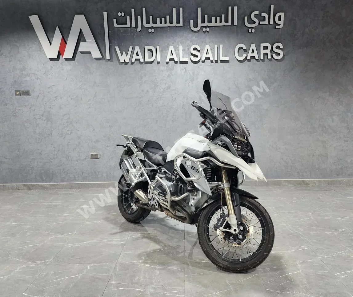 بي ام دبليو  ار 1200 جي اس ادفنتشر -  2014 - اللون ابيض