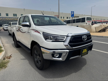تويوتا  هاي لوكس  اس ار 5  2026  اوتوماتيك  0 كم  4 سلندر  دفع رباعي  بيكب  أبيض  تحت الضمان