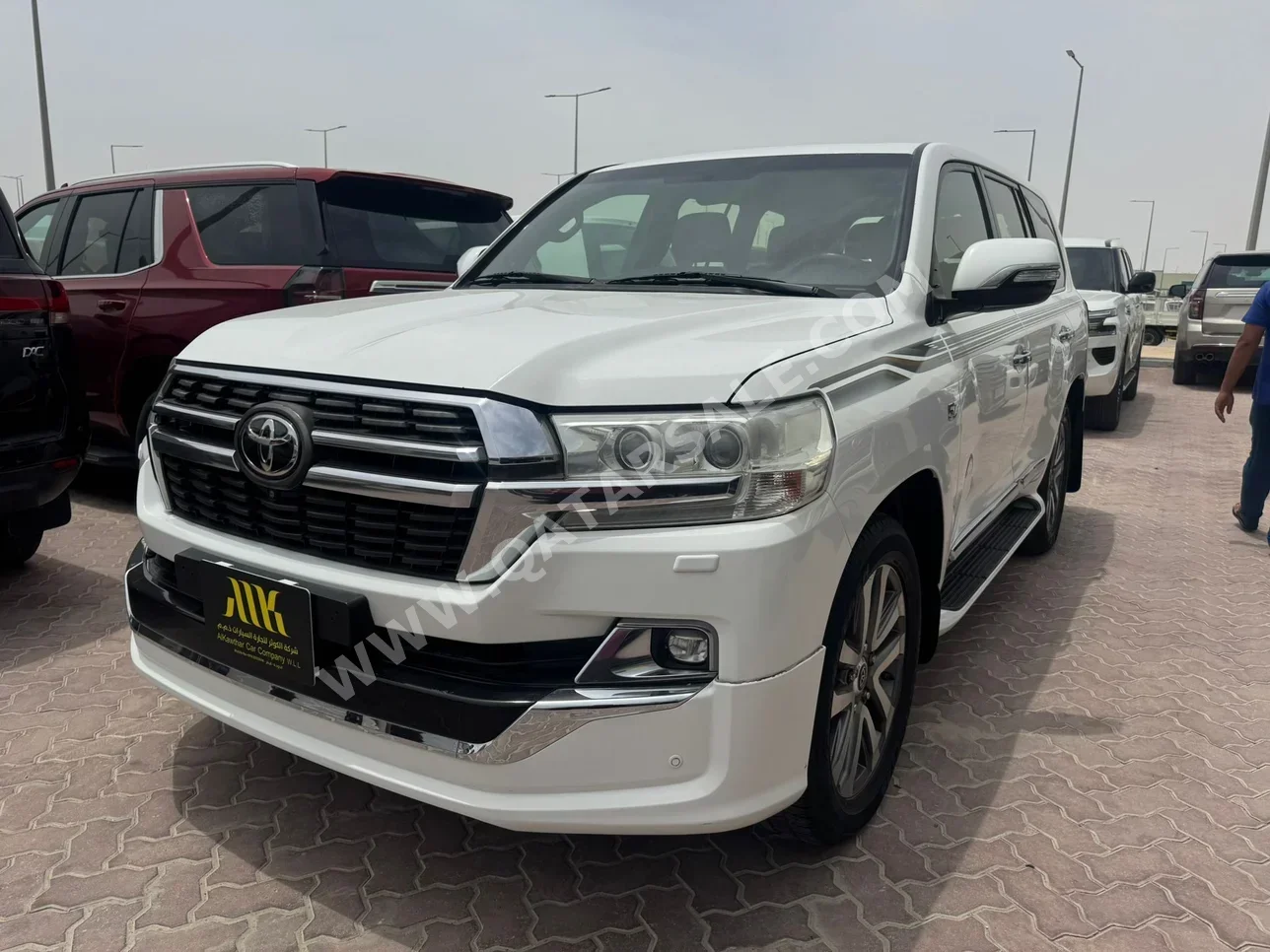 Toyota  Land Cruiser  VXR  2019  Automatic  193,000 Km  8 Cylinder  Four Wheel Drive (4WD)  SUV  White